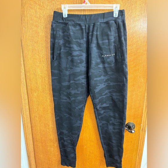 Alphalete men’s gym joggers - Picture 2 of 2